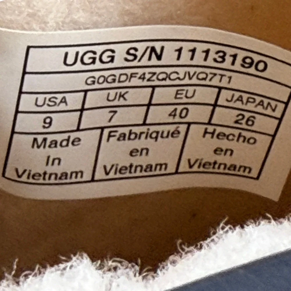 UGG Classic Clear Mini Natural Black Waterproof Boots 1113190 Womens Size 9